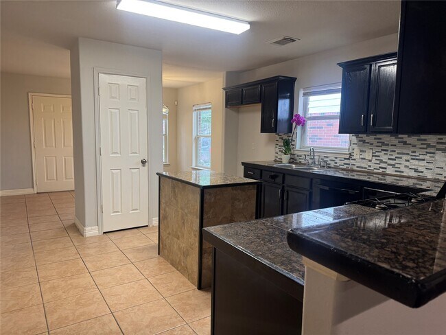 Building Photo - 8915 Canton Park Ln