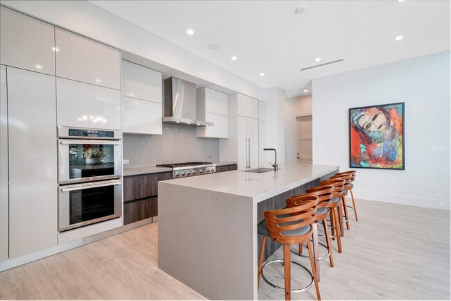 Building Photo - 4011 Bayview Dr