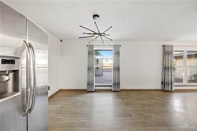 Building Photo - 812 Voltz Ln