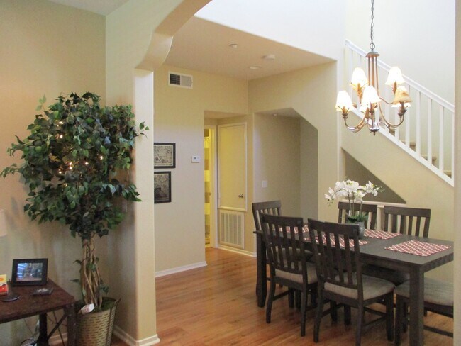 Building Photo - Calvera HIlls 2 bedroom 2 bath plus den To...