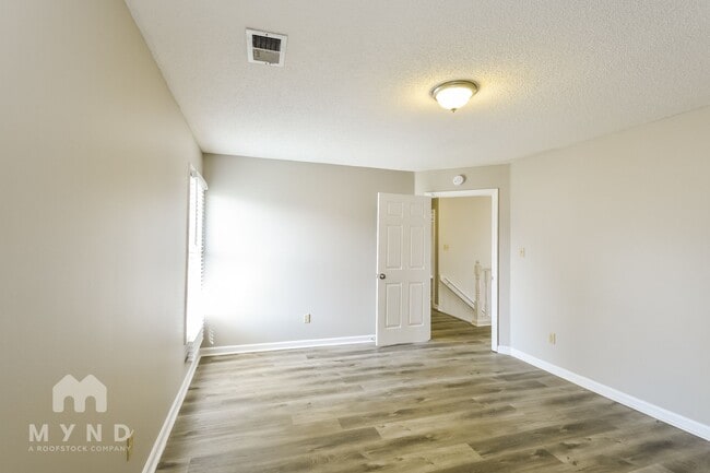 Building Photo - 8819 Lindstrom Cove