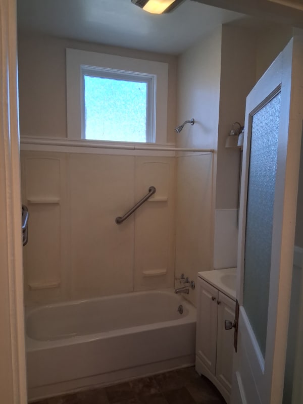 Building Photo - 433 Maplewood Ave