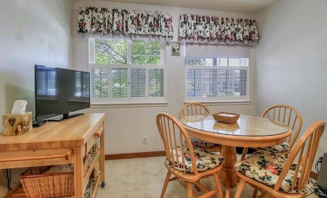 Building Photo - 6487 Hidden Creek Dr