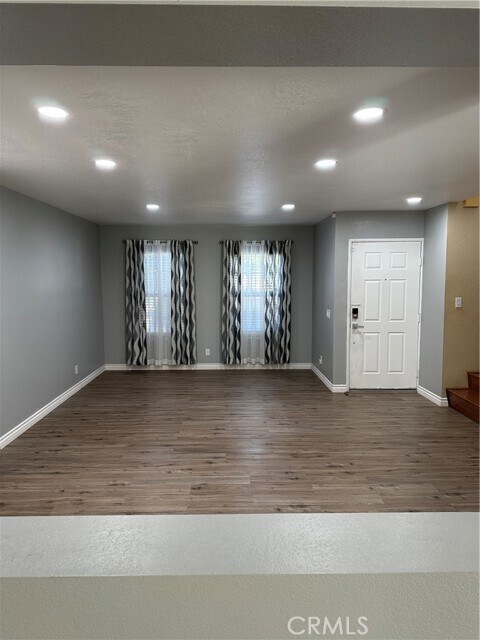 Building Photo - 8941 Carnation Dr