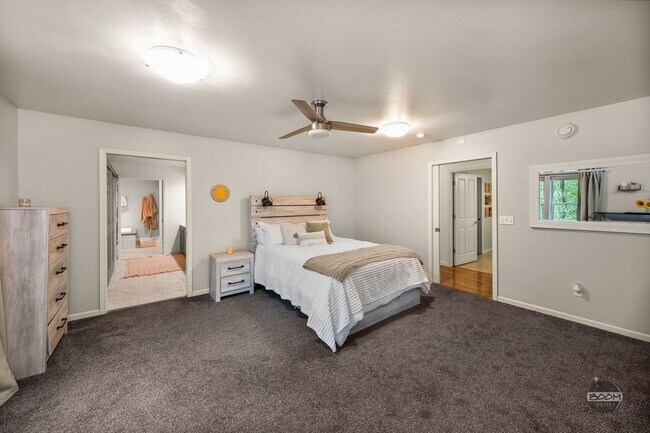 Building Photo - Charming Palmer Home!