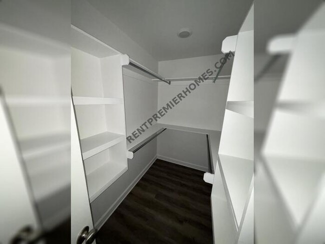 Building Photo - 55 Buena Vis Dr