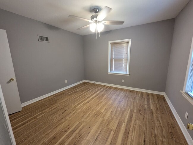 Building Photo - Belle of Bellefontaine - **Half Off Securi...