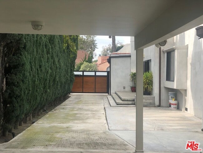 Building Photo - 128 S Carson Rd
