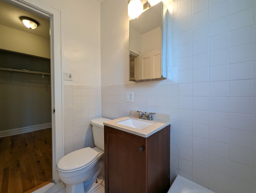 Building Photo - 4737 N Hermitage Ave