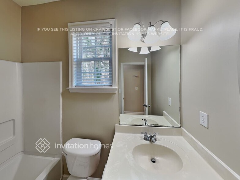 Building Photo - 1160 Martins Down Dr SE