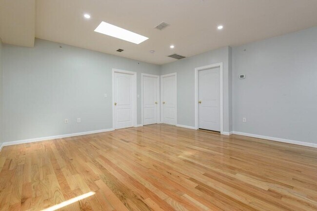 Building Photo - 306 3rd St