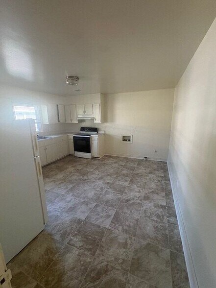 Building Photo - 503 Battle St