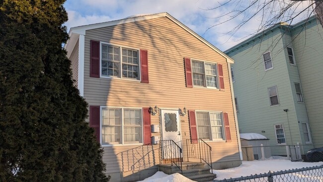 Building Photo - 266 Bell St