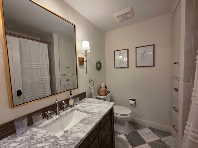 Building Photo - 4002 S Olson Pl