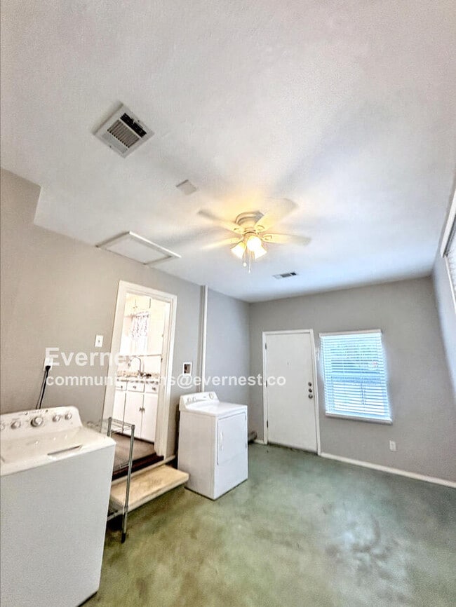 Building Photo - 208 Florence Dr