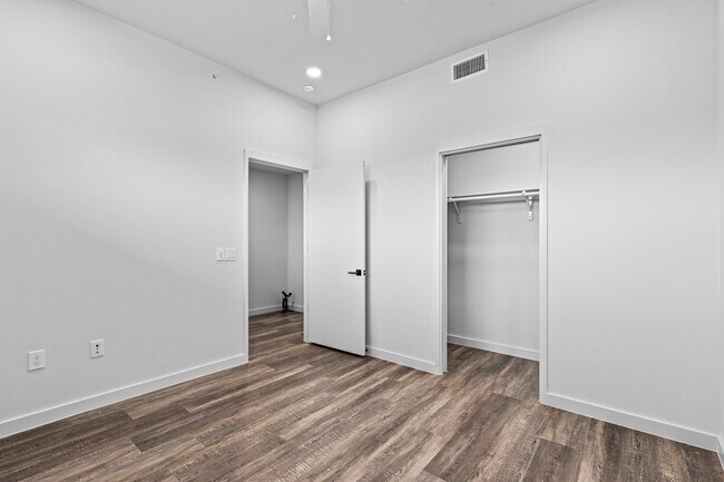 Building Photo - 4004 Banister Ln