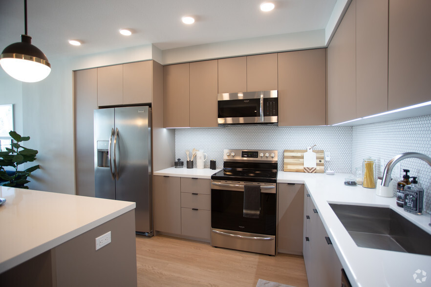 2BR, 1BA-908 SF - 150 Berendo