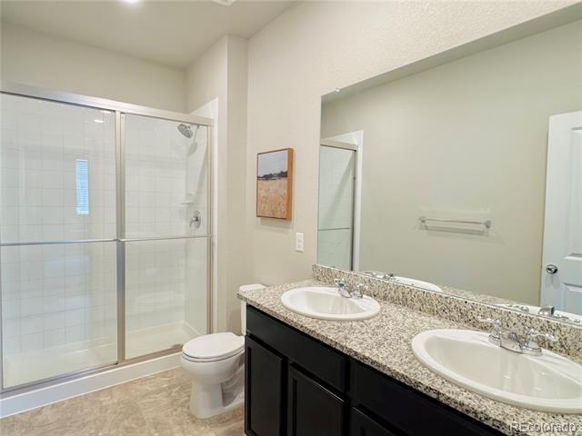 Building Photo - 1070 Oak Cir