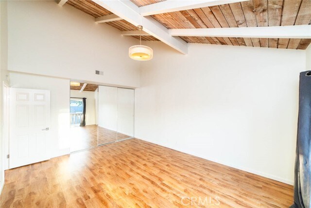 Building Photo - 10 Oak Tree Ln