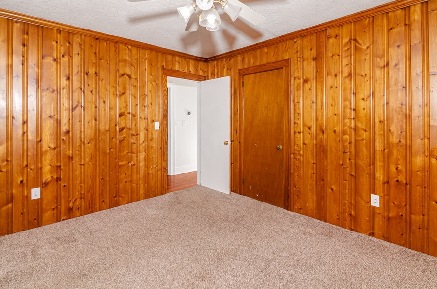 Building Photo - 1416 Hilltop Dr