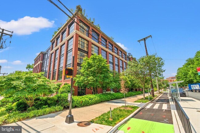 Building Photo - 1600 Clarendon Blvd