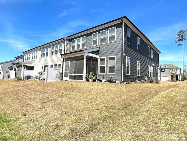 Building Photo - End Unit Luxary Townhome for Rent Apex