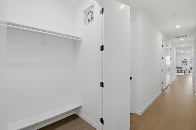 Building Photo - 5824 N Lincoln Ave