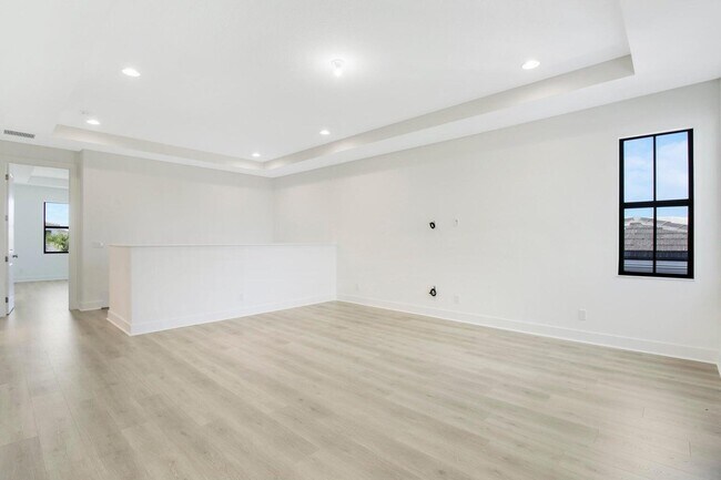 Building Photo - 5667 Delacroix Ter