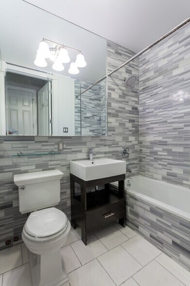 Building Photo - 321 E 10th St