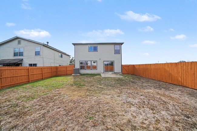 Building Photo - Spacious Cul-de-Sac Home with Greenbelt Privacy - Realtor Commission: $500