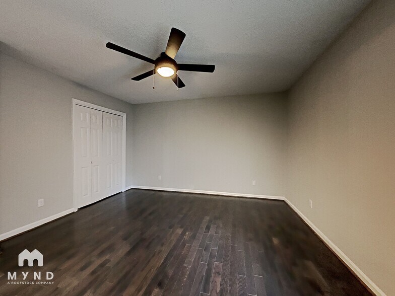 Building Photo - 1021 Medina Dr