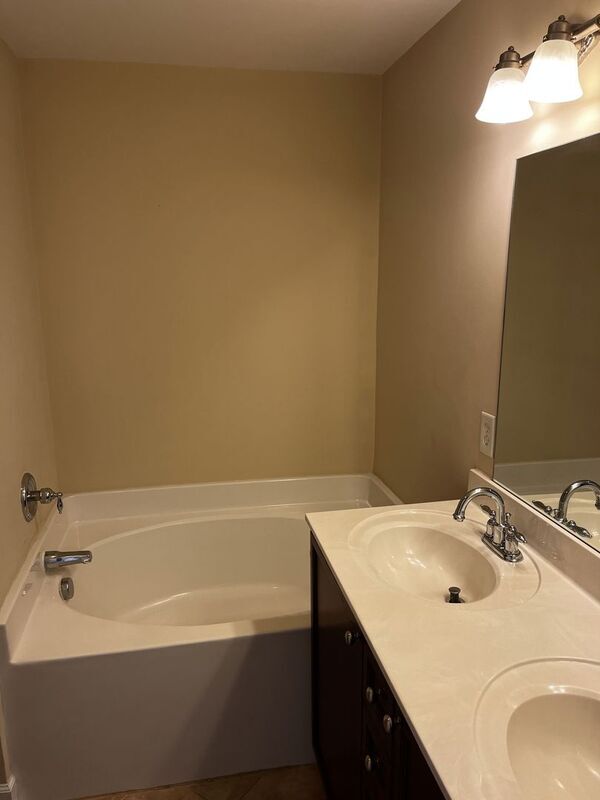 Building Photo - 7517 Lords Chapel Dr