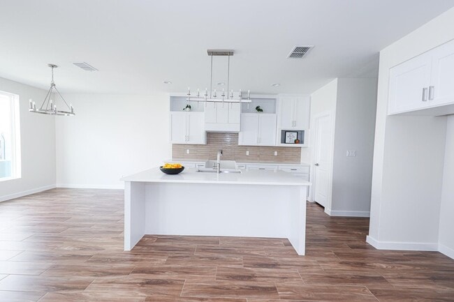 Building Photo - 7525 Cresta Bella St