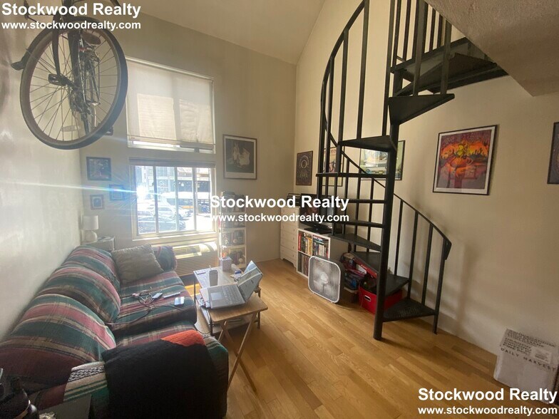 Building Photo - 382 Dorchester St