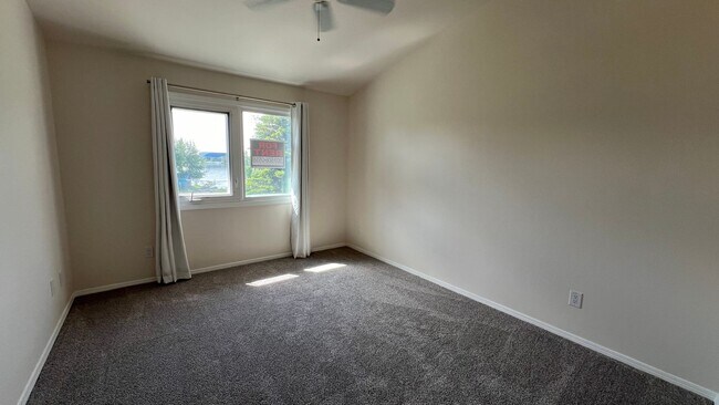 Building Photo - Lake Hood views!  (2) Bed / (2) Bath Condo...