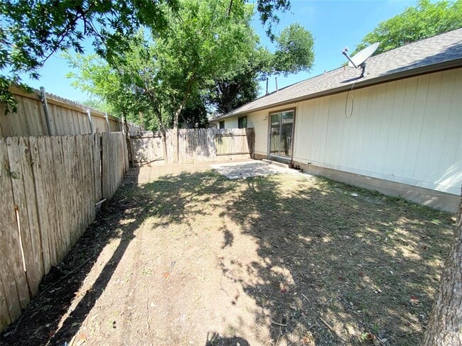 Building Photo - 1103 Westwood Dr
