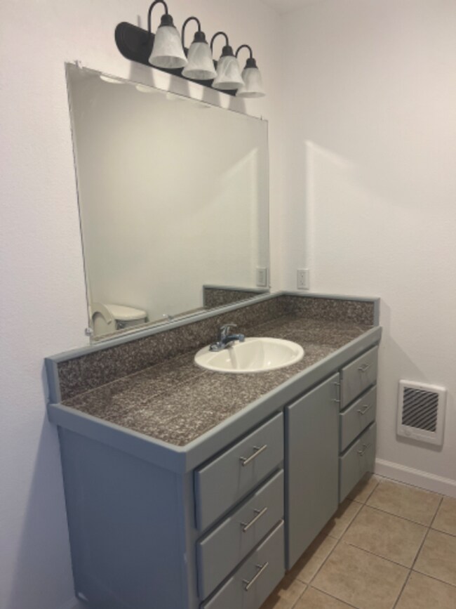 Building Photo - 2115/2125 Duplex