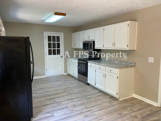 Building Photo - 184 Pine St SW