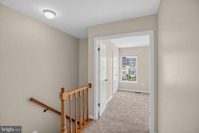 Building Photo - 502 Meadowmist Way