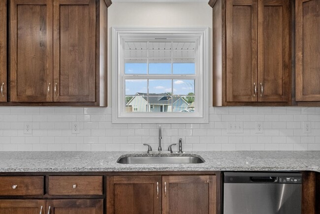 Building Photo - Pet Friendly Three Bedroom!