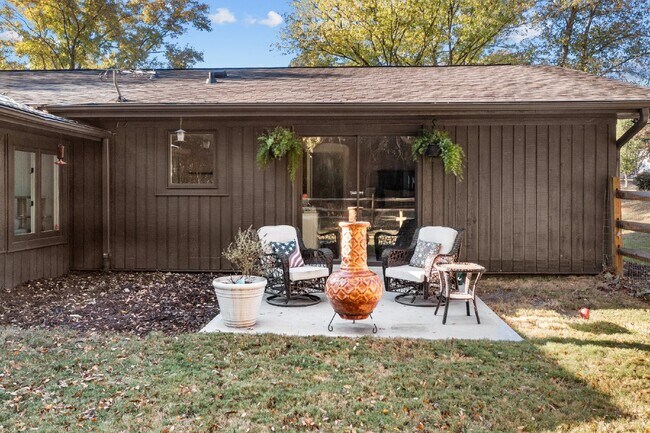 Building Photo - Nestled in the heart of Charlotte, this ch...