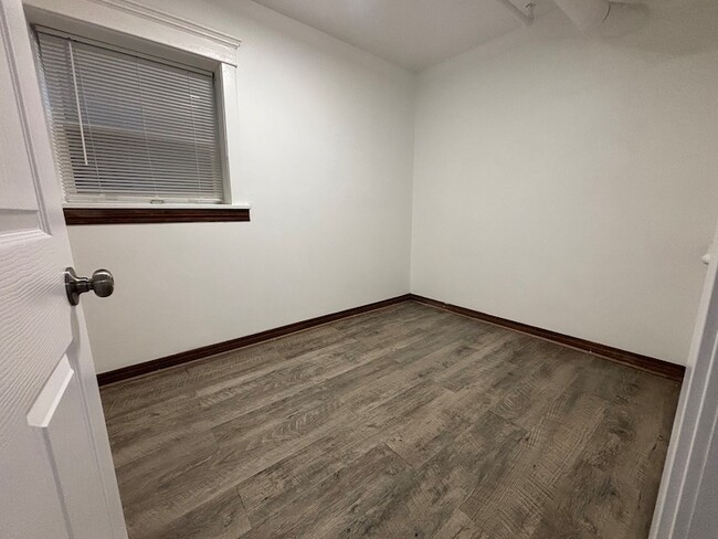 Building Photo - 1058 N Kedzie Ave