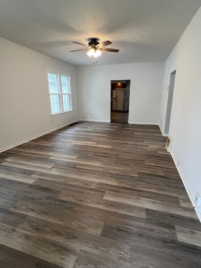 Building Photo - Adorable 2 bed 2bathroom home $1250