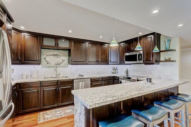 Building Photo - 5420 N Ocean Dr
