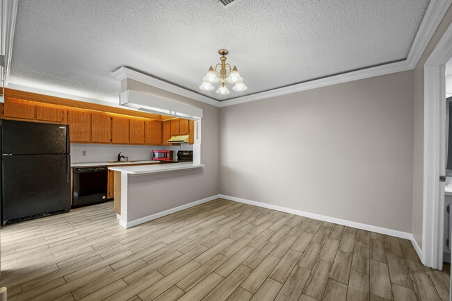 Building Photo - 388 Lake Arbor Dr