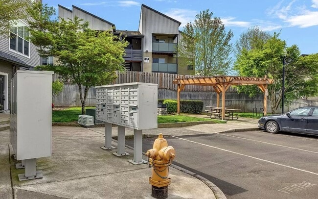 Building Photo - Beautiful Ground Level 1+br Condo ** Water/Sewer/Garbage Included **