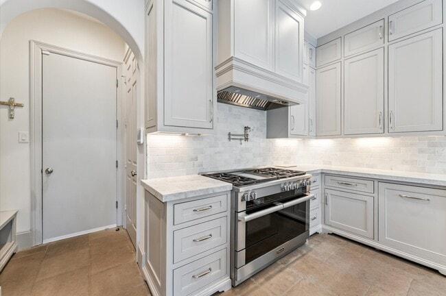 Building Photo - 7 Marilane St