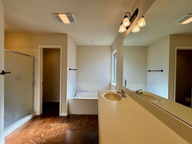 Building Photo - Duplex