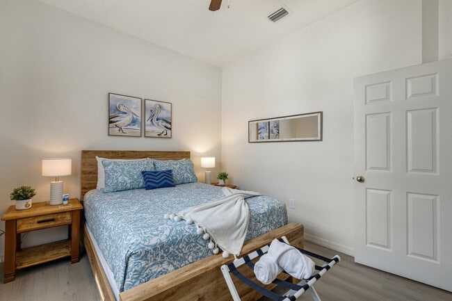 Building Photo - 533 SE 21st Ave