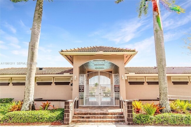 Building Photo - 2301 SE 24th Ct